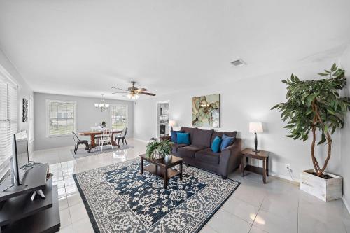 Baytown Home By The Bay visit Calypso Bay Water Park Unidad Skate park and Main Street 5 Star superh