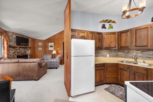 Cornerstone Cabin at Springdale Cornerstone Cabin at Springdale