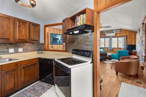 Cornerstone Cabin at Springdale Cornerstone Cabin at Springdale