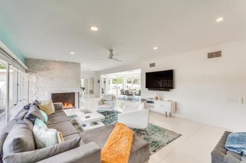 Palm Springs Oasis with Mtn Views, 2 Mi to Dtwn! in Palm Springs, USA
