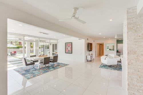 Palm Springs Oasis with Mtn Views, 2 Mi to Dtwn! in Palm Springs, USA
