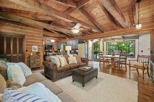 Sunset Cabin - Secluded retreat on Beaver Lake in Rambo Riviera, Vereinigte Staaten von Amerika