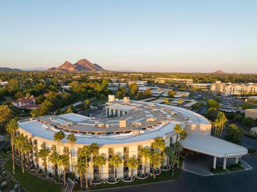 Embassy Suites by Hilton Phoenix Biltmore, Phoenix