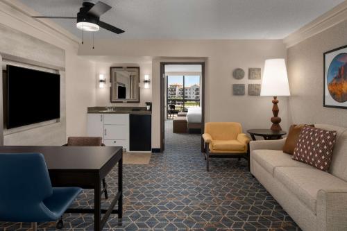 Embassy Suites Phoenix - Biltmore - image 14