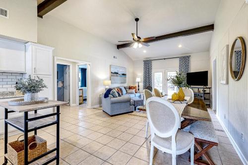 Water View Retreat in Kingsland, USA