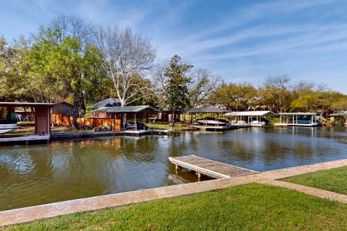 Water View Retreat in Kingsland, USA
