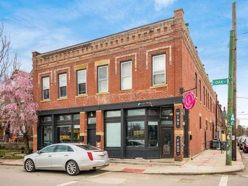 Modern Apartment with Pool Table! Pet-friendly! in Columbus, USA