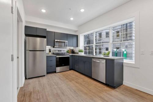Modern Apartment with Pool Table! Pet-friendly! in Columbus, USA