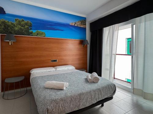 Standard Double Room image 7