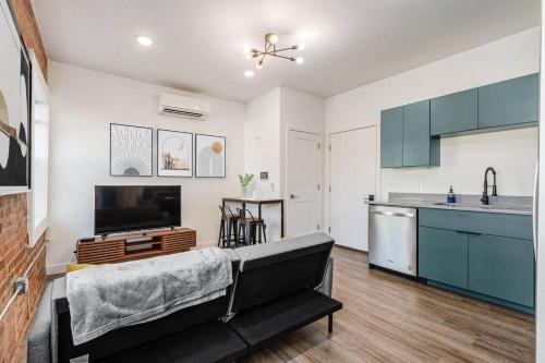 Trendy Loft Escape with Pool Table Bring Your Pets in Columbus, USA