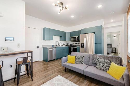 Trendy Loft Escape with Pool Table Bring Your Pets in Columbus, USA