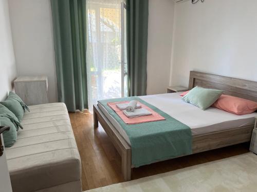 Family Room with Side Sea View image 7