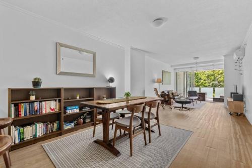 Spacious & Peaceful! 1Bed/2Bath/1Car ~ CBD - Tap to explore photos