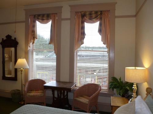 539729828 Hotel Planter