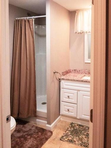 Spacious 4BR Home near Water Park, Pond & Beaches Spacious 4BR Home near Water Park, Pond & Beaches