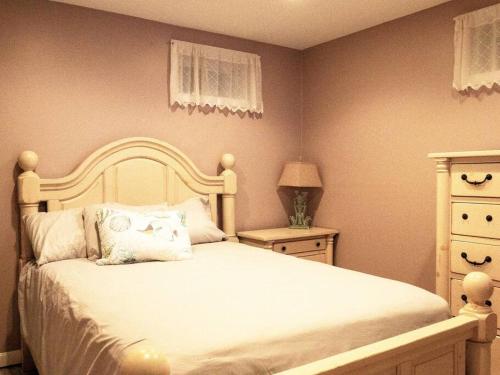 Spacious 4BR Home near Water Park, Pond & Beaches Spacious 4BR Home near Water Park, Pond & Beaches