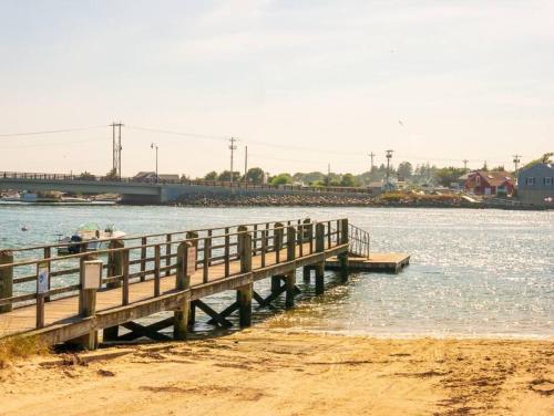 Spacious 4BR Home near Water Park, Pond & Beaches Spacious 4BR Home near Water Park, Pond & Beaches