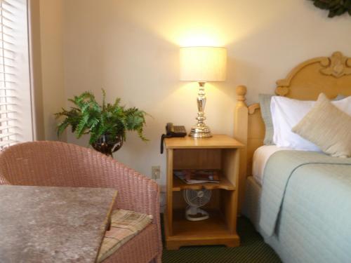 539732315 Hotel Planter