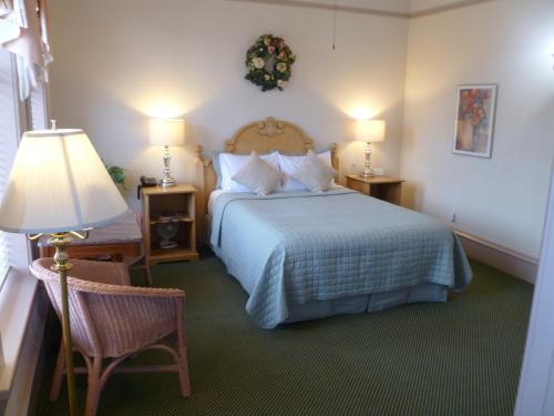 539732397 Hotel Planter