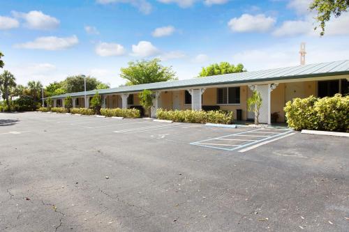 Tequesta Palms Inn