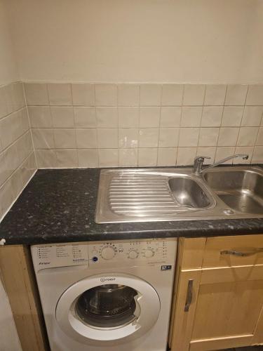 Big double room with bathroom in 2 bedroom flat kitchen is shared