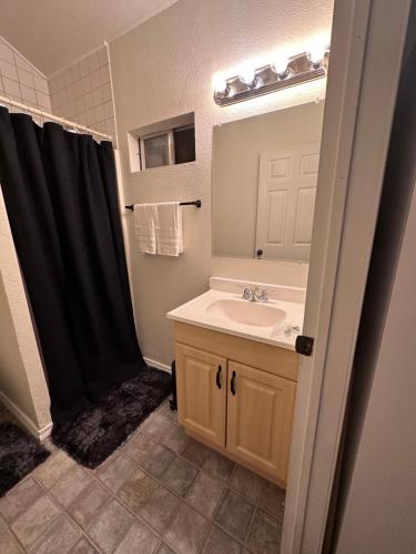 حمام, Green Haven Studio near Austin Airport COTA in جلينبروك