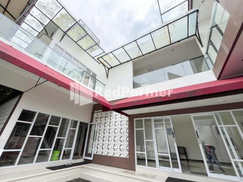 Exterior view, Griya Borobudur Malang Syariah RedPartner near Train Station Belimbing