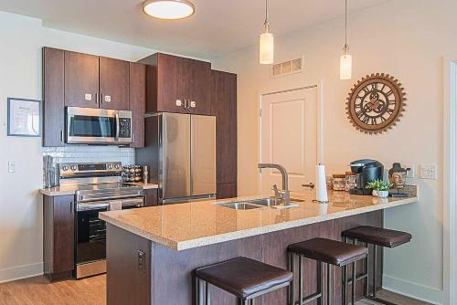 Phoenix Hosp 1 mile-2 bedroom Unit- 24 Hour Resort Pool-Amazing Gym with Parking - image 10