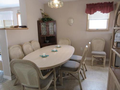 Large Five Bedroom Home Located Close To The Bay Beach In Surf City, in Surf City, USA