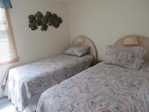 Large Five Bedroom Home Located Close To The Bay Beach In Surf City, in Surf City, USA