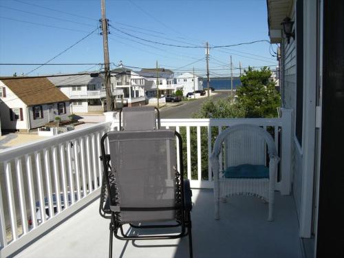 Large Five Bedroom Home Located Close To The Bay Beach In Surf City, in Surf City, USA