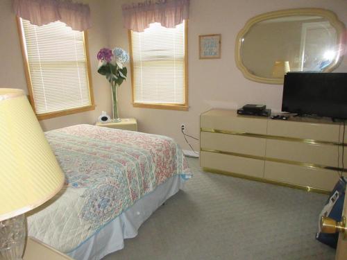 Large Five Bedroom Home Located Close To The Bay Beach In Surf City, in Surf City, USA