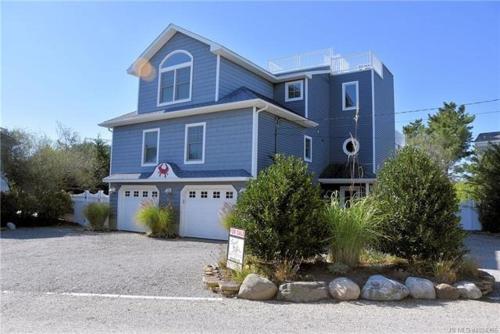 5387 Miller in Surf City, USA