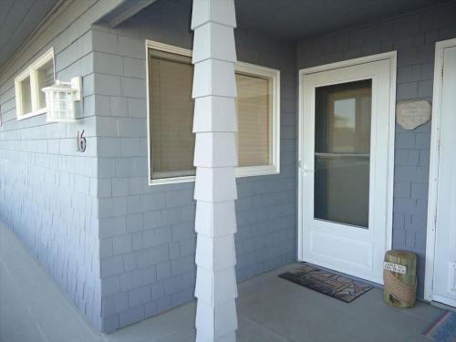 Perfect Bayfront Condo With Beautiful Views Of The Bay image