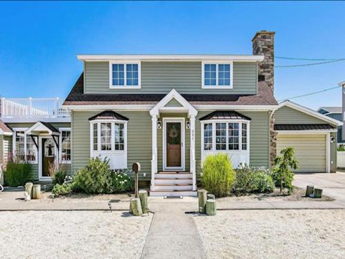 Amazing Home In Surf City With 4 Bedrooms, Internet And Wifi in Surf City, USA