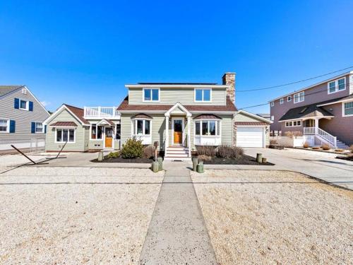 Amazing Home In Surf City With 4 Bedrooms, Internet And Wifi in Surf City, USA