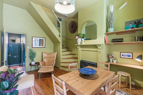 Colourful & Charming 2-Bed Fitzroy Heritage Home