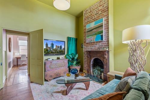 Colourful & Charming 2-Bed Fitzroy Heritage Home