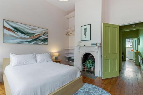 Colourful & Charming 2-Bed Fitzroy Heritage Home