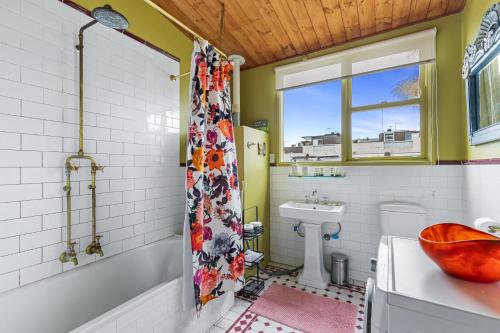 Colourful & Charming 2-Bed Fitzroy Heritage Home