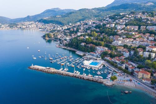 Facilities, Pool Villa Panorama Mojdez - Happy Rentals in Ratisevina