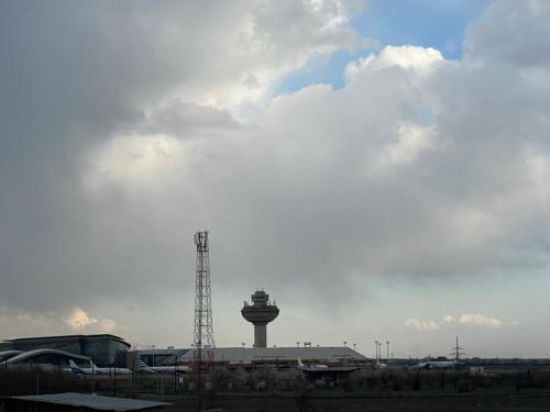 Ruz & Arian Zvartnots Airport near Zvartnotszi nemzetközi repülőtér