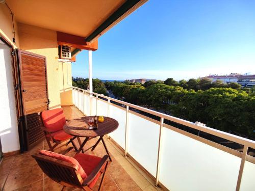 Sunny Cambrils flat with balcony and sea views