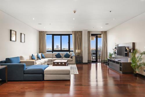 Full Sea View 1 BR with Lagoon Pool & Beach Access, Dubaj