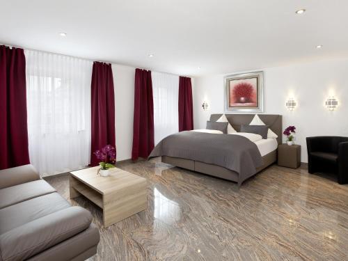 Central City Hotel - image 11