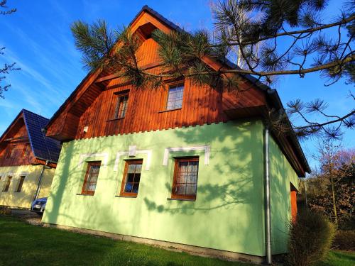 Ubytování u řeky v soukromém areálu-green