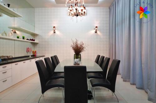 40P, Subang Villa with Pool/BBQ/Karaoke/Meeting 40P, Subang Villa with Pool/BBQ/Karaoke/Meeting