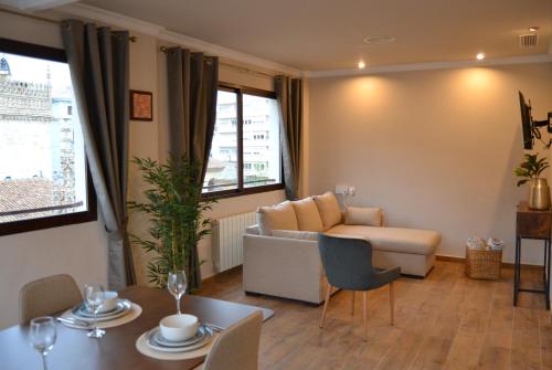 tuGuest Palacio de la Madraza tuGuest Palacio de la Madraza