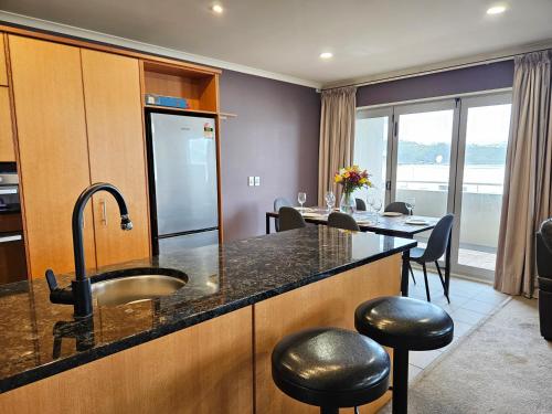 Executive, Spacious & Modern Home, 8 Beds! in อีแวนส์ พาเหรด