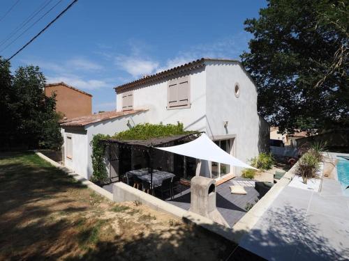 La maison des Chênes (La maison des Chenes) in Sainte-Tulle